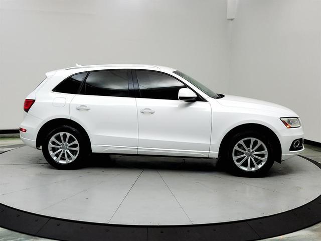 Photo of 2015 White Audi Q5