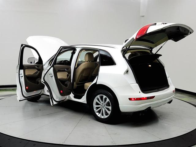 Photo of 2015 White Audi Q5