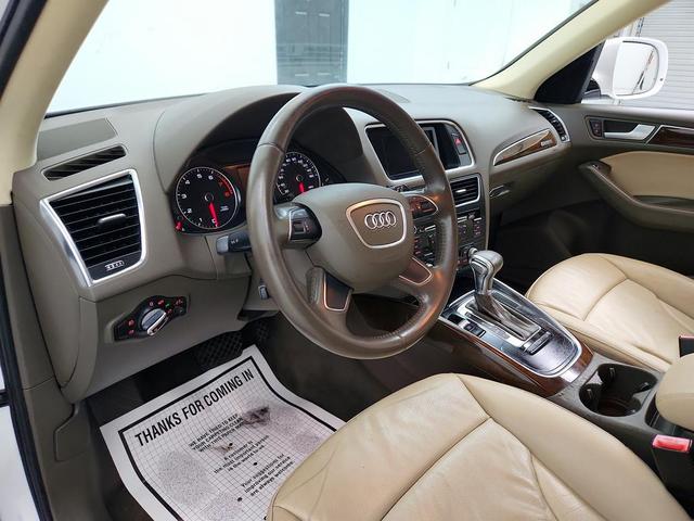 Photo of 2015 White Audi Q5