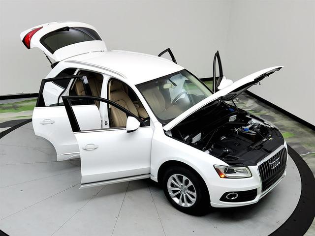 Photo of 2015 White Audi Q5