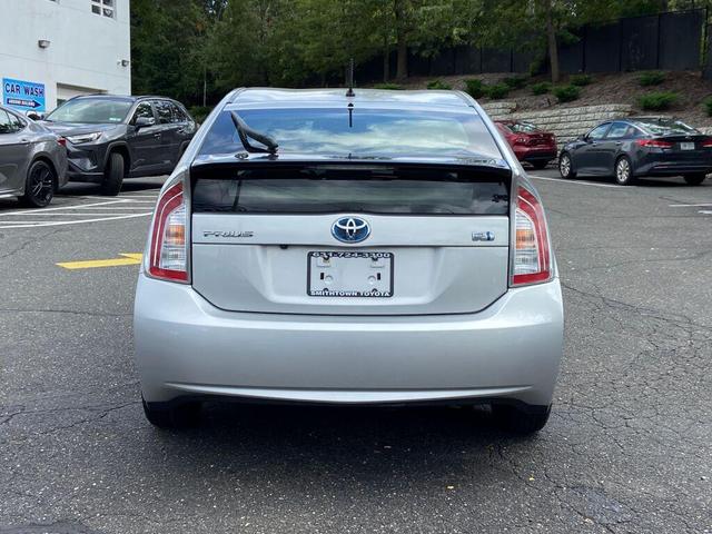 Photo of 2015 Classic Silver Metallic Toyota Prius