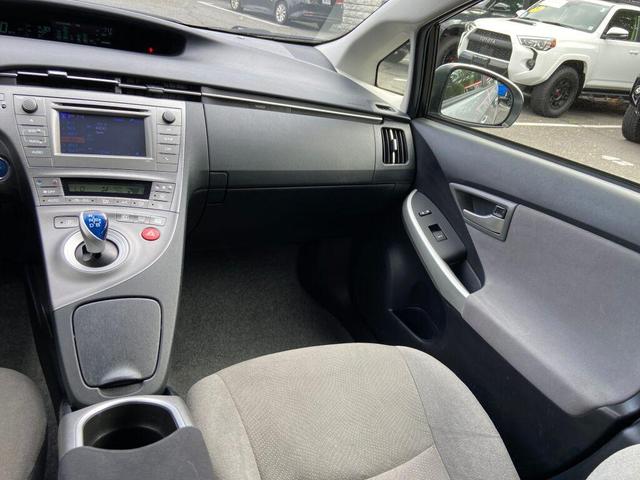 Photo of 2015 Classic Silver Metallic Toyota Prius