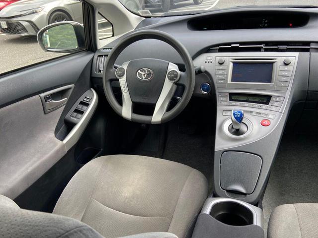 Photo of 2015 Classic Silver Metallic Toyota Prius
