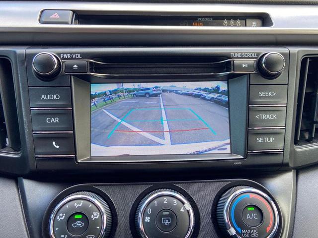Photo of 2018 Super White Toyota RAV4