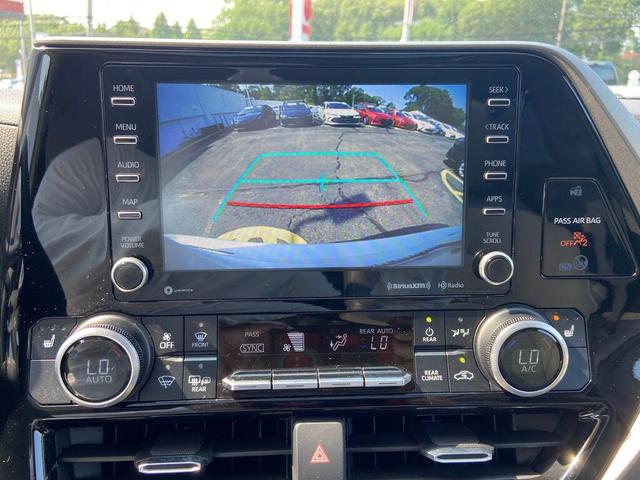 Photo of 2021 Blizzard Pearl Toyota Highlander