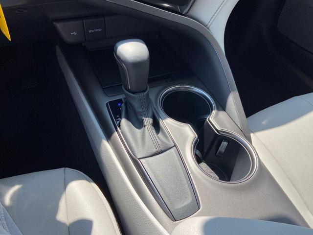 Photo of 2021 Super White Toyota Camry