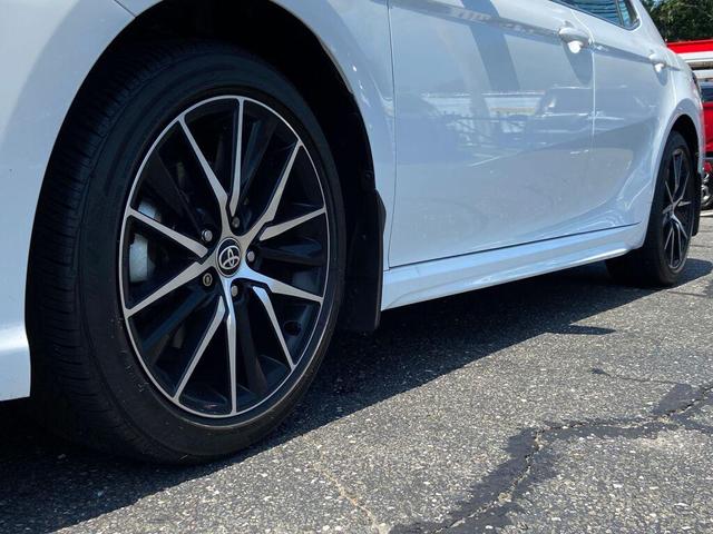 Photo of 2021 Super White Toyota Camry