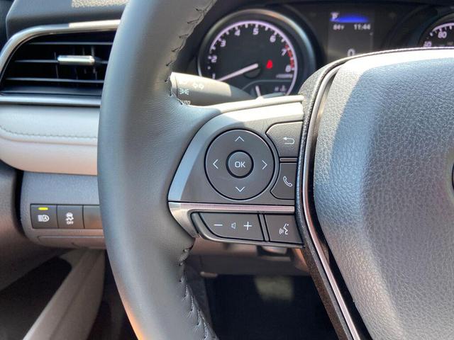 Photo of 2021 Super White Toyota Camry