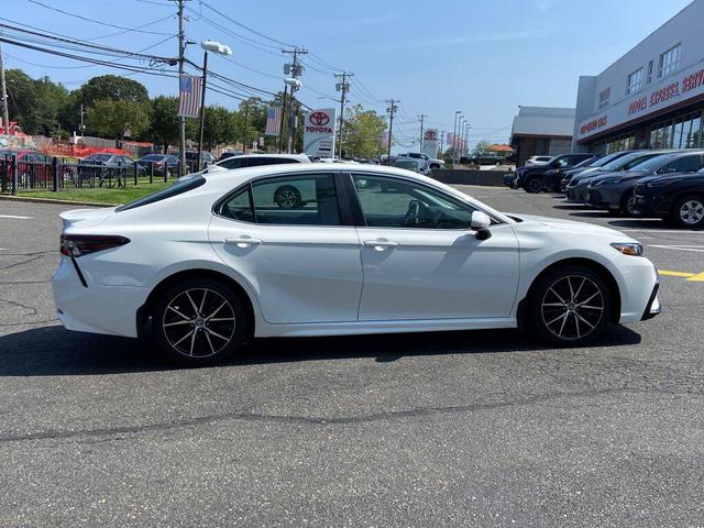 Photo of 2021 Super White Toyota Camry