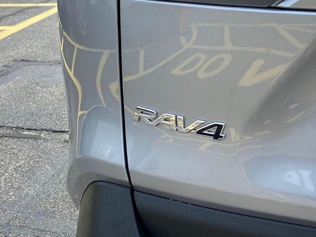 Photo of 2021 Silver Sky Metallic Toyota RAV4 Hybrid