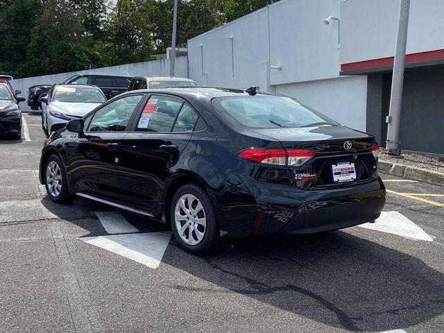 Photo of 2025 Black Toyota Corolla