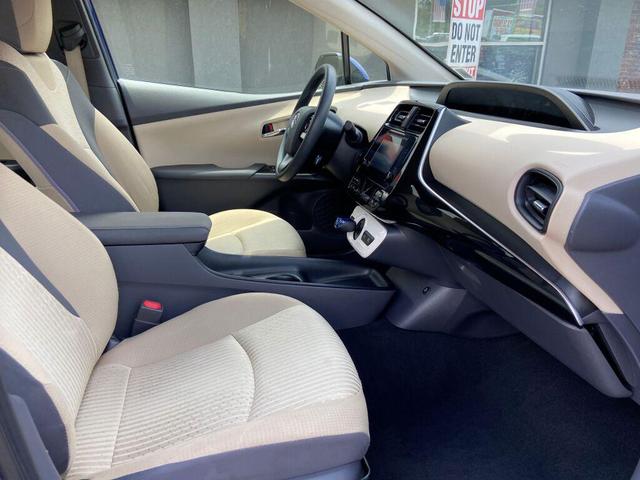 Photo of 2016 Blue Toyota Prius