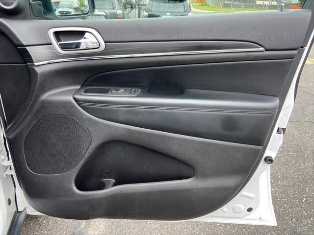 Photo of 2020 Bright White Clearcoat Jeep Grand Cherokee