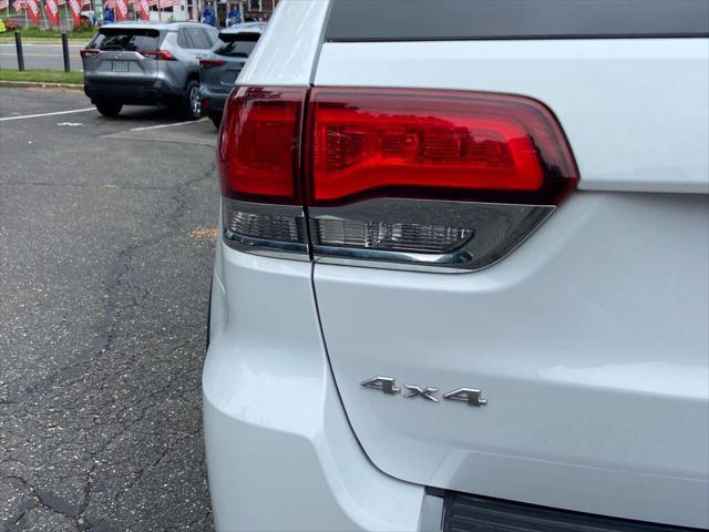 Photo of 2020 Bright White Clearcoat Jeep Grand Cherokee