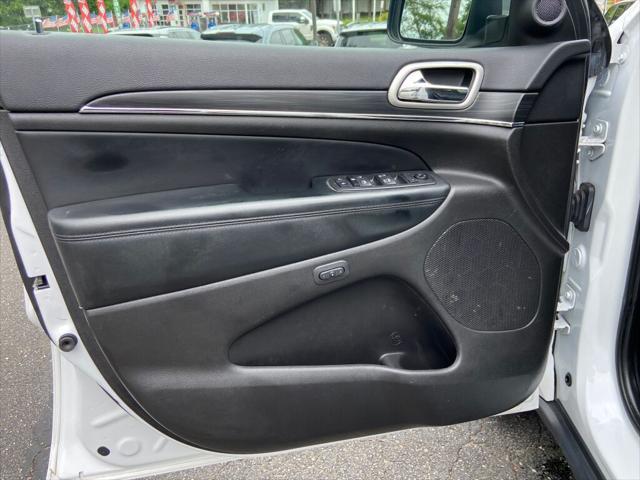 Photo of 2020 Bright White Clearcoat Jeep Grand Cherokee