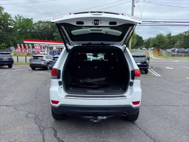 Photo of 2020 Bright White Clearcoat Jeep Grand Cherokee