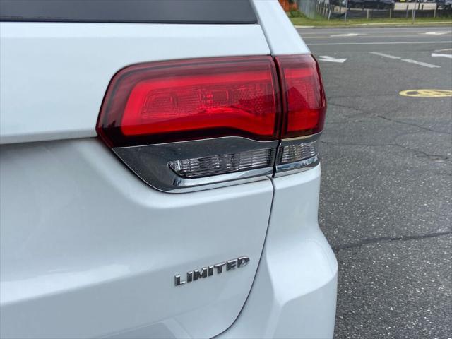 Photo of 2020 Bright White Clearcoat Jeep Grand Cherokee
