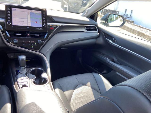 Photo of 2022 Wind Chill Pearl/Midnight Black Metallic Toyota Camry