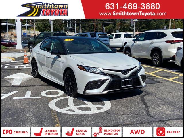 Photo of 2022 Wind Chill Pearl/Midnight Black Metallic Toyota Camry