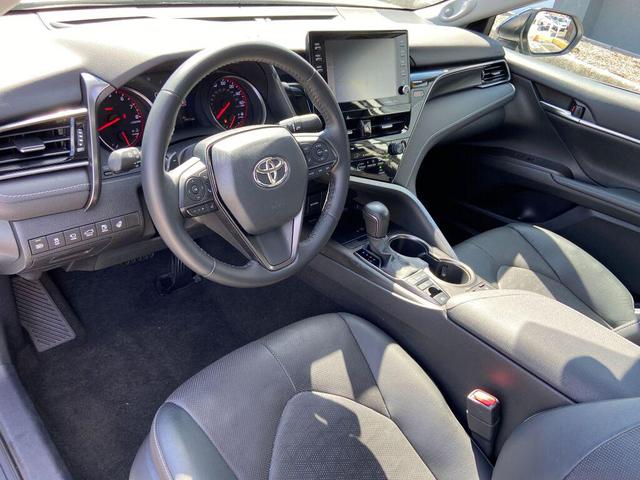 Photo of 2022 Wind Chill Pearl/Midnight Black Metallic Toyota Camry