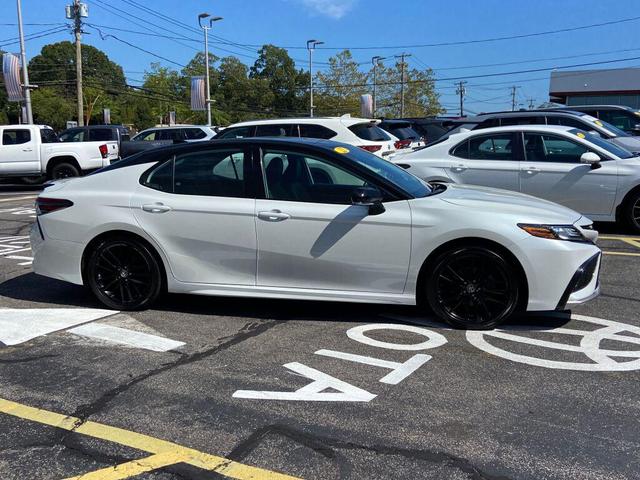 Photo of 2022 Wind Chill Pearl/Midnight Black Metallic Toyota Camry