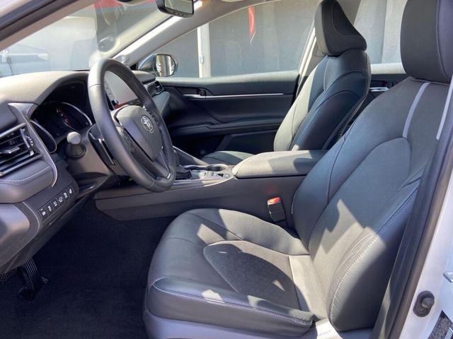 Photo of 2022 Wind Chill Pearl/Midnight Black Metallic Toyota Camry