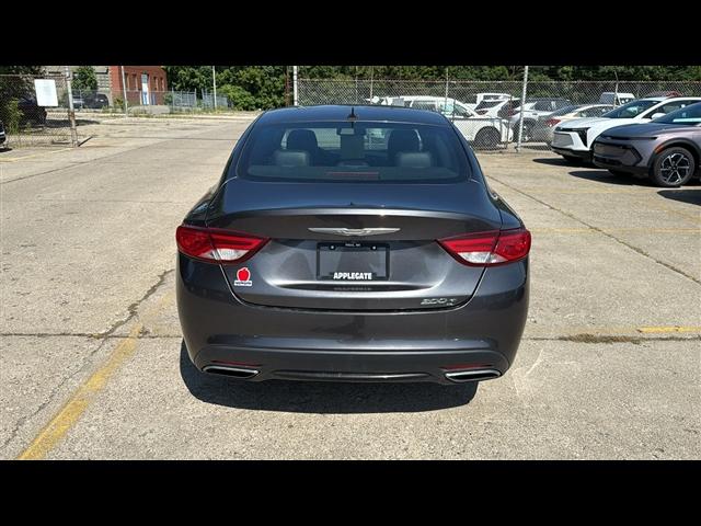 Photo of 2015 Granite Crystal Metallic Clearcoat Chrysler 200