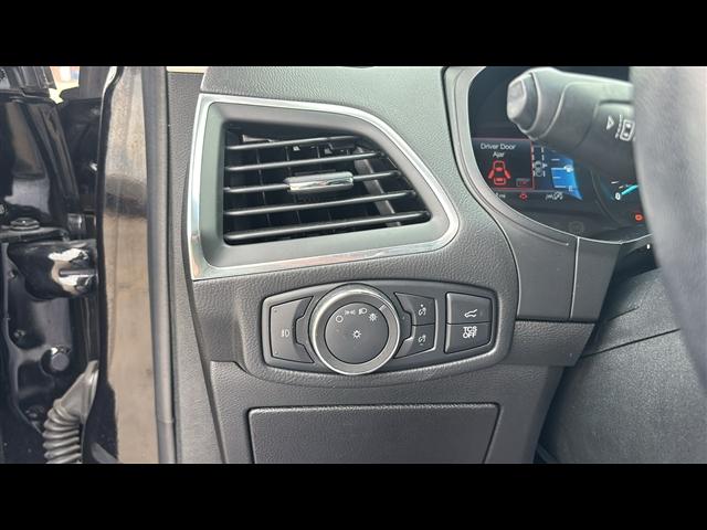 Photo of 2022 Agate Black Metallic Ford Edge