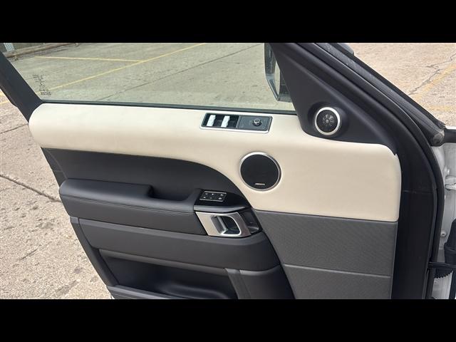 Photo of 2021 White Land Rover Range Rover Sport