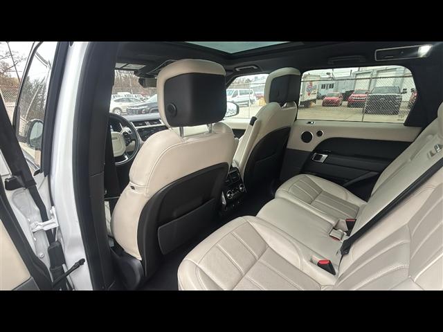 Photo of 2021 White Land Rover Range Rover Sport