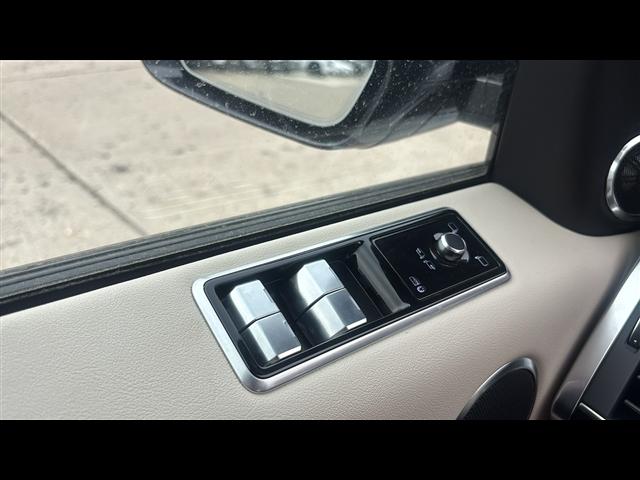 Photo of 2021 White Land Rover Range Rover Sport