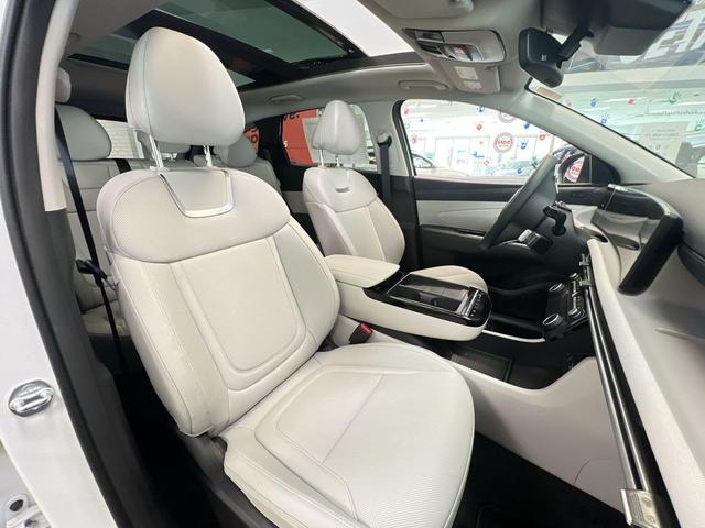 Photo of 2025 Creamy White Pearl Hyundai TUCSON Plug-In Hybrid