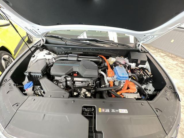 Photo of 2025 Creamy White Pearl Hyundai TUCSON Plug-In Hybrid