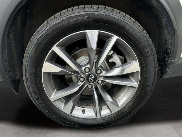 Photo of 2024 Majestic White INFINITI QX60