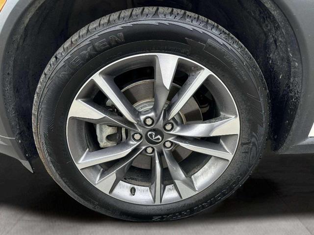 Photo of 2024 Majestic White INFINITI QX60