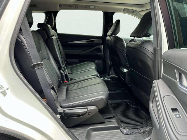 Photo of 2024 Majestic White INFINITI QX60