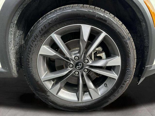 Photo of 2024 Majestic White INFINITI QX60