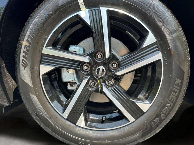 Photo of 2025 Super Black Nissan Sentra