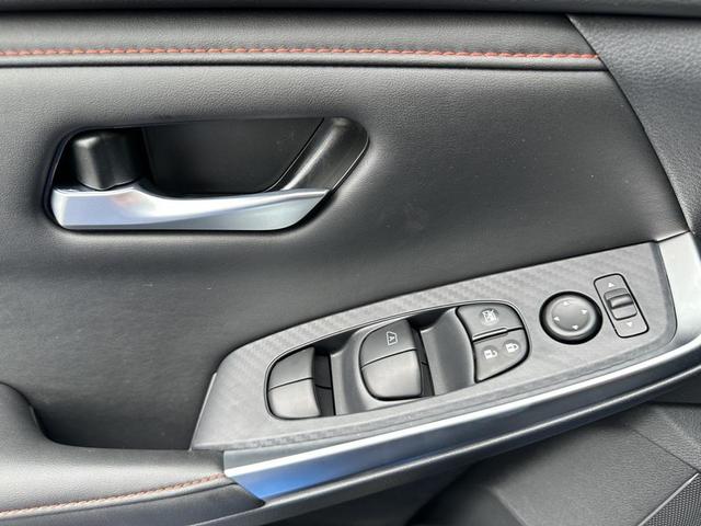 Photo of 2025 Electric Blue Metallic/Super Black Nissan Sentra