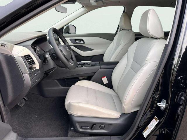 Photo of 2026 Super Black Nissan Rogue