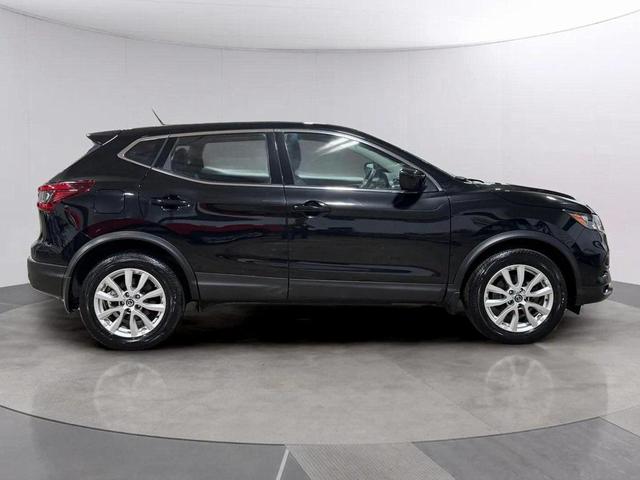 Photo of 2021 Magnetic Black Pearl Nissan Rogue Sport