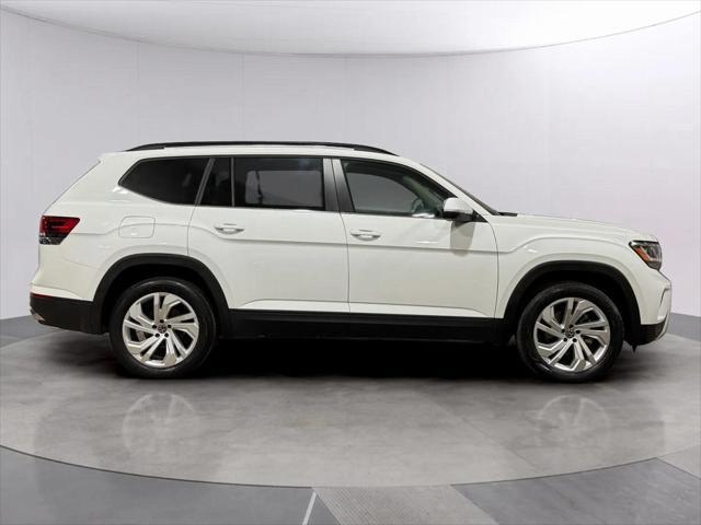 Photo of 2022 Pure White Volkswagen Atlas
