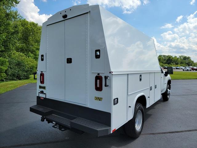 Photo of 2025 Summit White Chevrolet Silverado 3500