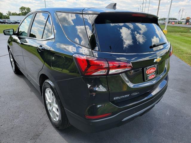 Photo of 2022 Mosaic Black Metallic Chevrolet Equinox