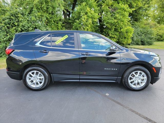 Photo of 2022 Mosaic Black Metallic Chevrolet Equinox