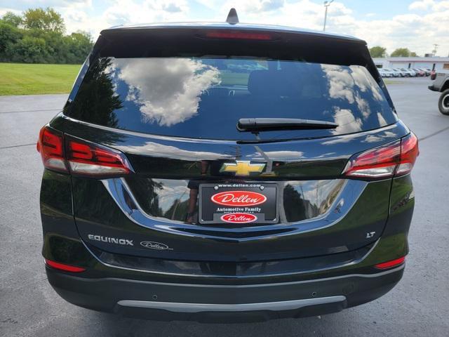 Photo of 2022 Mosaic Black Metallic Chevrolet Equinox