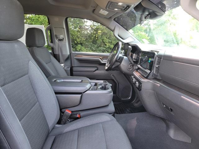Photo of 2022 Silver Ice Metallic Chevrolet Silverado 1500
