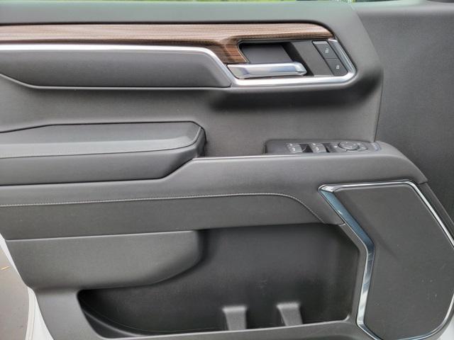 Photo of 2022 Summit White Chevrolet Silverado 1500