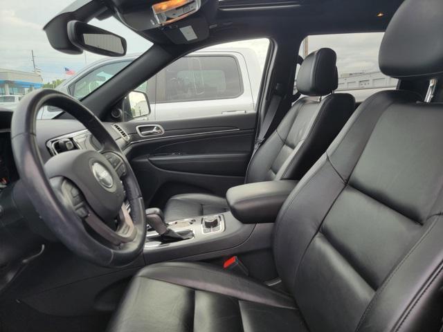 Photo of 2020 Granite Crystal Metallic Clearcoat Jeep Grand Cherokee