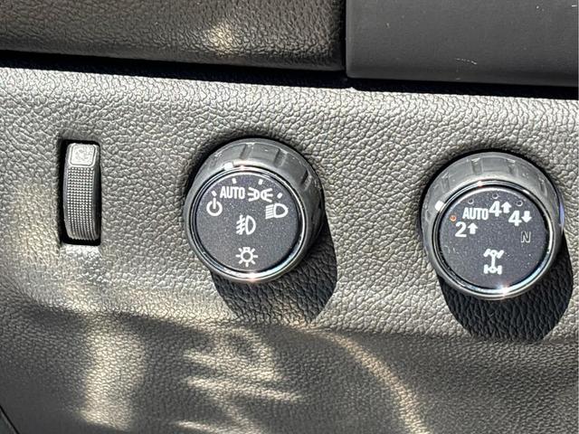 Photo of 2021 Onyx Black GMC Canyon